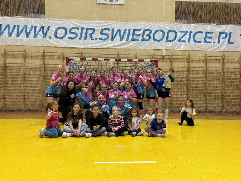 I liga gr. B Kobiet: Pewne zwycięstwa faworytów. Trzy drużyny nadal z kompletem punktów.