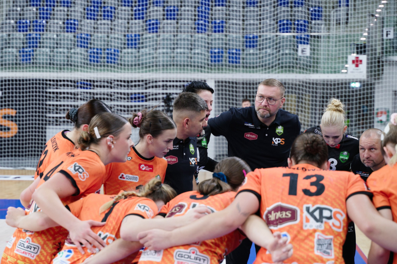 8. kolejka Ligi Centralnej Kobiet: Lider w starciu z trzecim zespołem, walka o punkty na dole tabeli