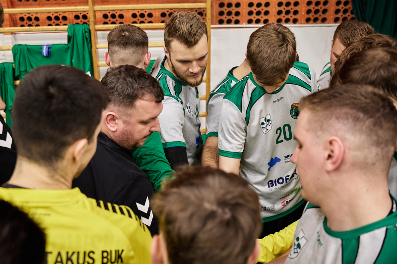 I liga gr. B: SPR PURINA Kąty Wrocławskie i Oborniki Śląskie umacniają się na czele , niespodzianki z udziałem drużyn z dolnej części tabeli