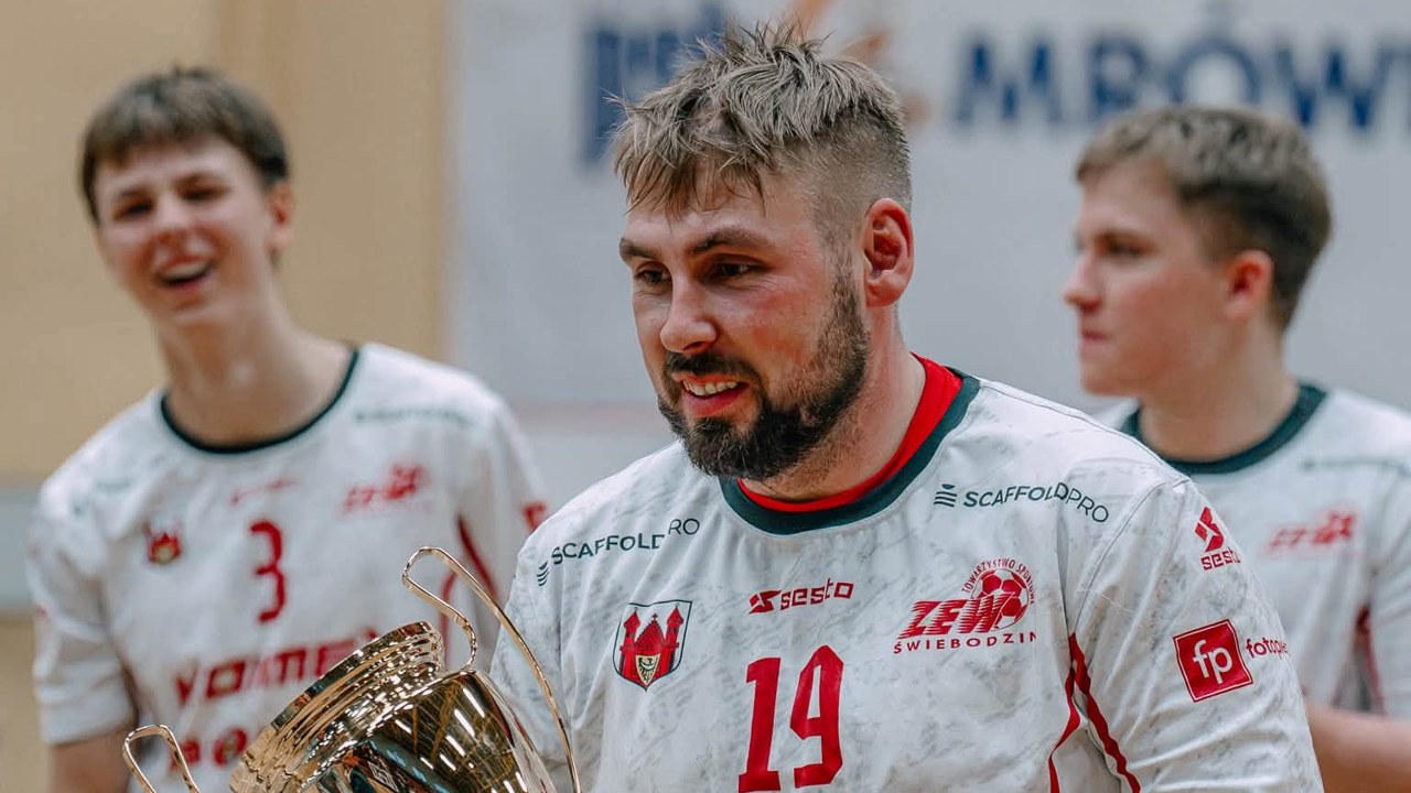 TS Zew Świebodzin z Pucharem Polski na szczeblu lubuskim. W finale 35:31 z Aurum Gorzów