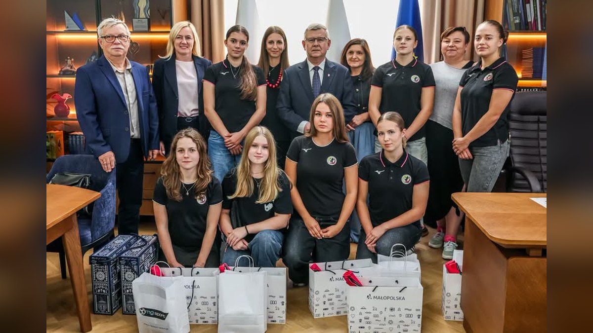 Historyczne srebro Olimpiady Młodzieży w piłce ręcznej plażowej. Sześć wychowanek SPR Olkusz w kadrze Małopolski