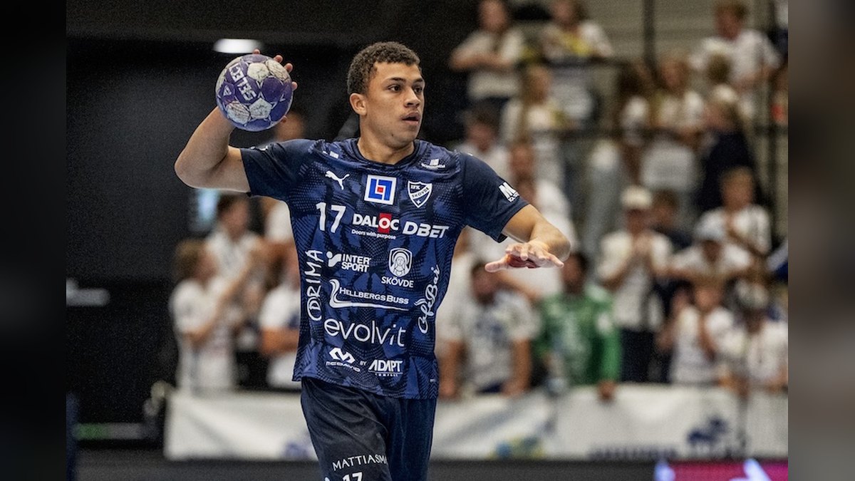 13 bramek Fidela Mbumby. IFK Skövde odrobiło straty 0:5 i pokonało Amo HK 34:30