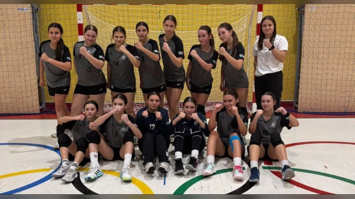 13 bramek Dominiki Nadolnej, juniorki młodsze Handballu Łomża z pierwszym zwycięstwem