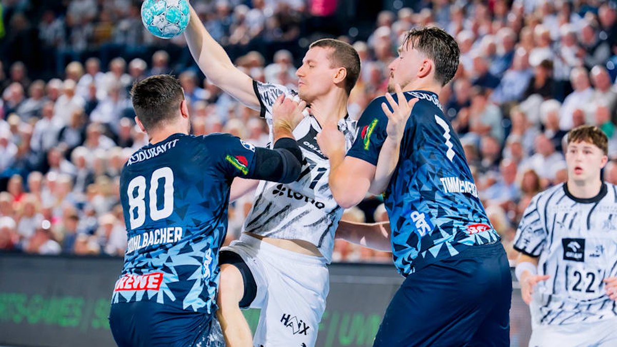 Jannik Kohlbacher w środku obrony Rhein-Neckar Löwen. Michel Abt: to zależy od rywala