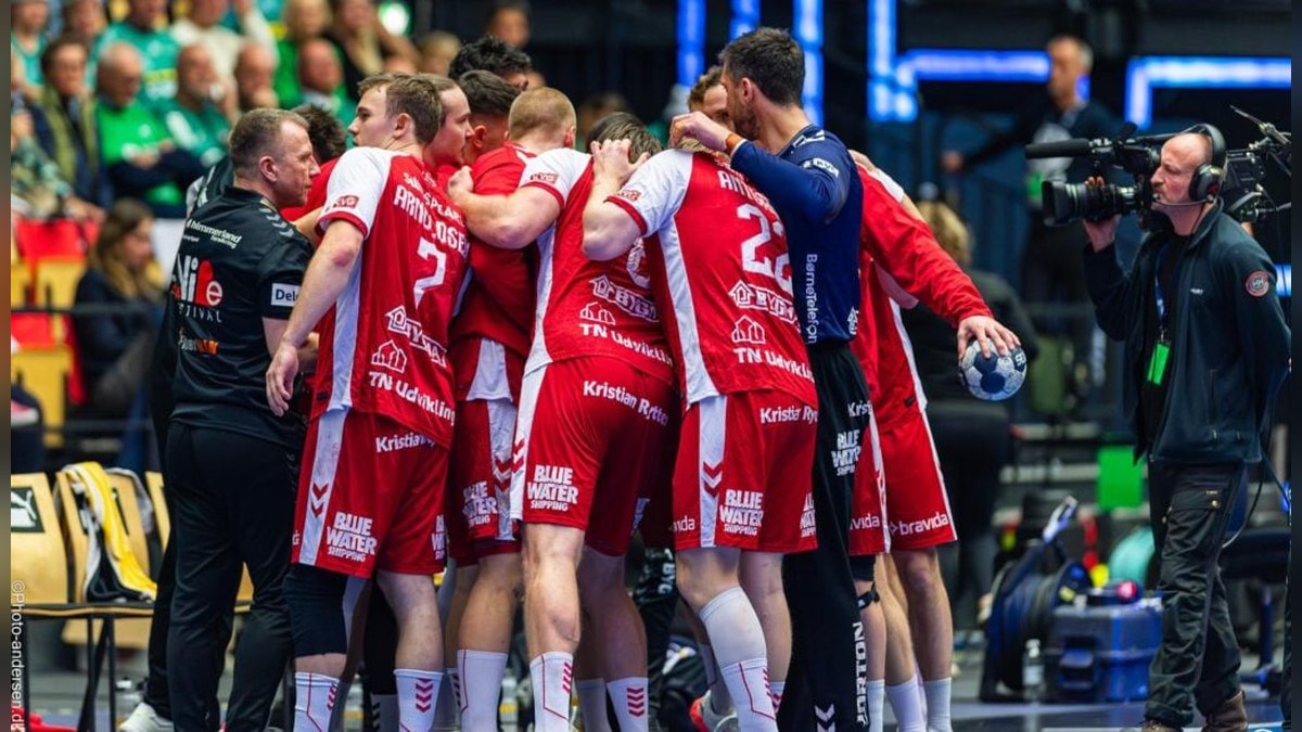 Aalborg wygrał w Skive 29:26, po osiem bramek Patricka Wiesmacha i Madsa Hoxera