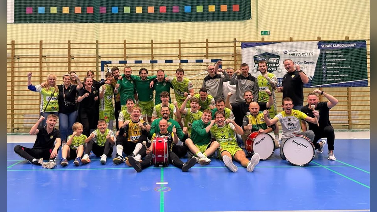 CMC Virtu Viret Zawiercie wygrało w Komprachcicach 32:24. Siedem meczów, siedem zwycięstw