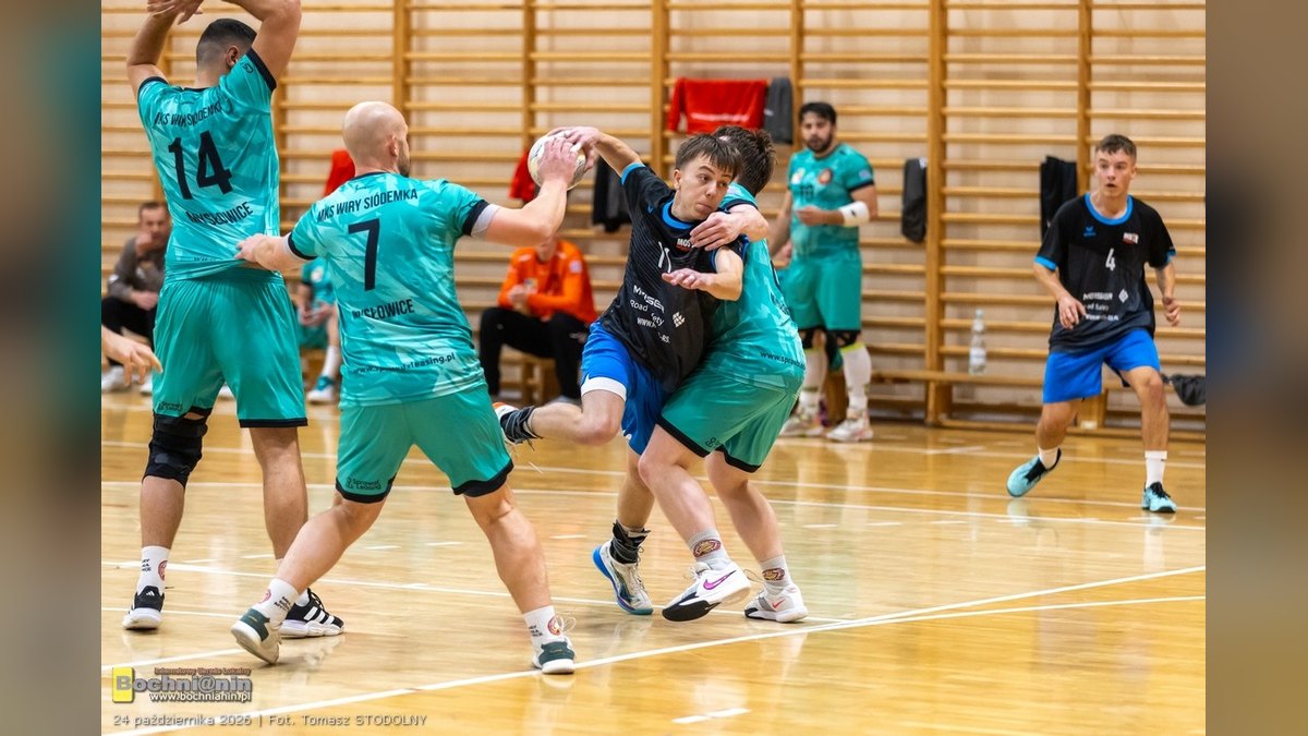 18 bramek Bartosza Kołodzieja. MOSiR Bochnia pokonał Siódemkę Mysłowice 40:32