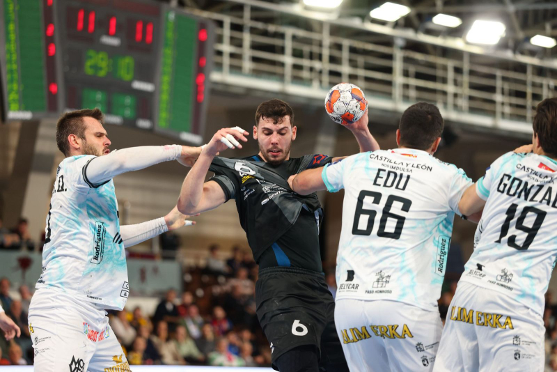 EHF European League: pięć drużyn z kompletem zwycięstw