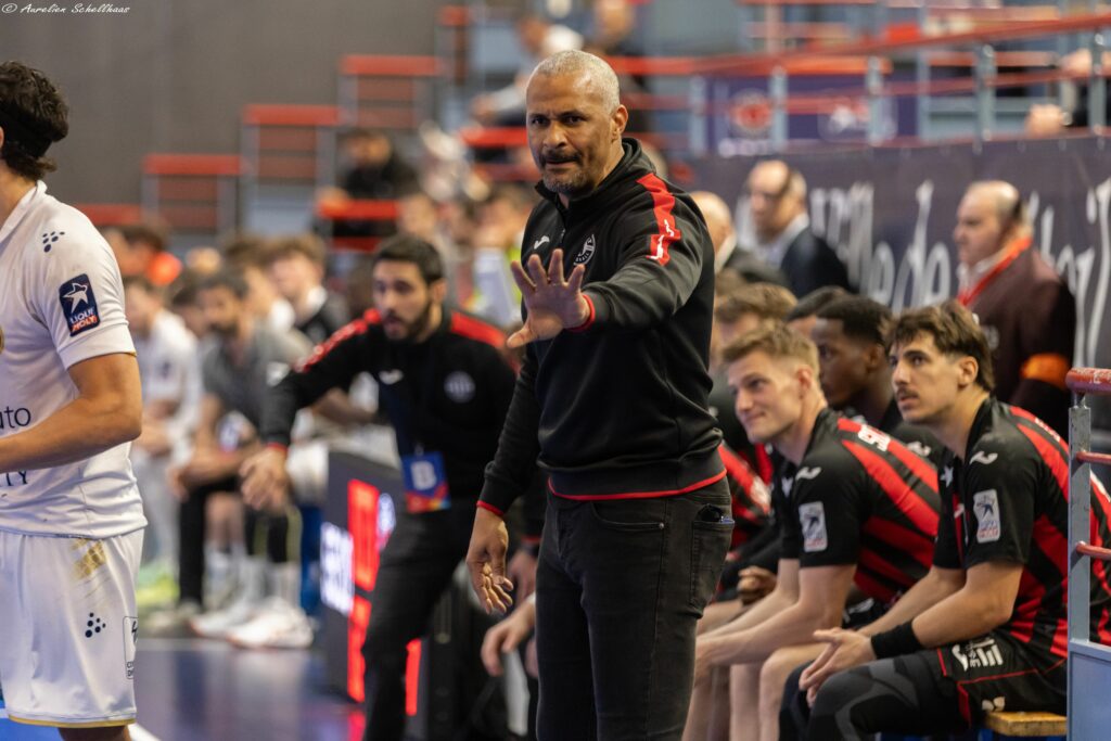 Piłkarze ręczni US Ivry buntują się przeciwko Dinartowi i domagają się jego odejścia