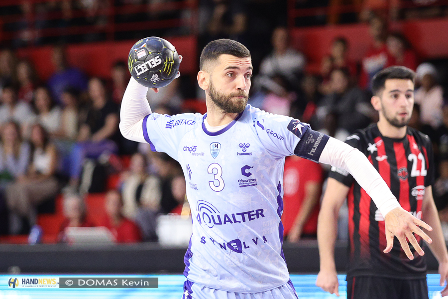 Wielkie ruchy kadrowe w Chartres - skrzydłowi opuszczają klub