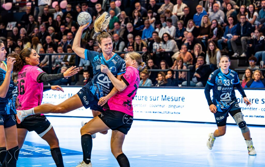 Chambray broni trzeciego miejsca, Stella Saint-Maur odżywa w walce o utrzymanie