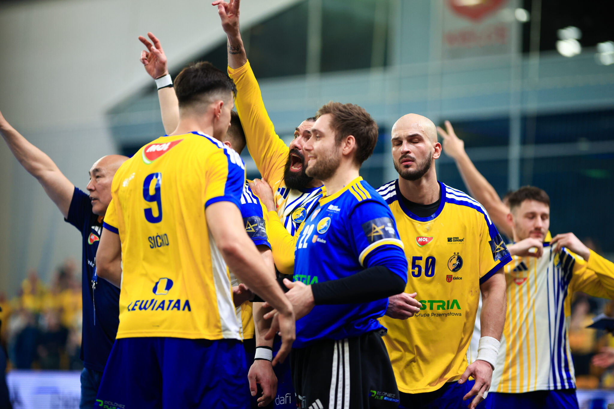 Kielce wygrywają thriller z Veszprem! Jarosiewicz bohaterem na ostatnie sekundy