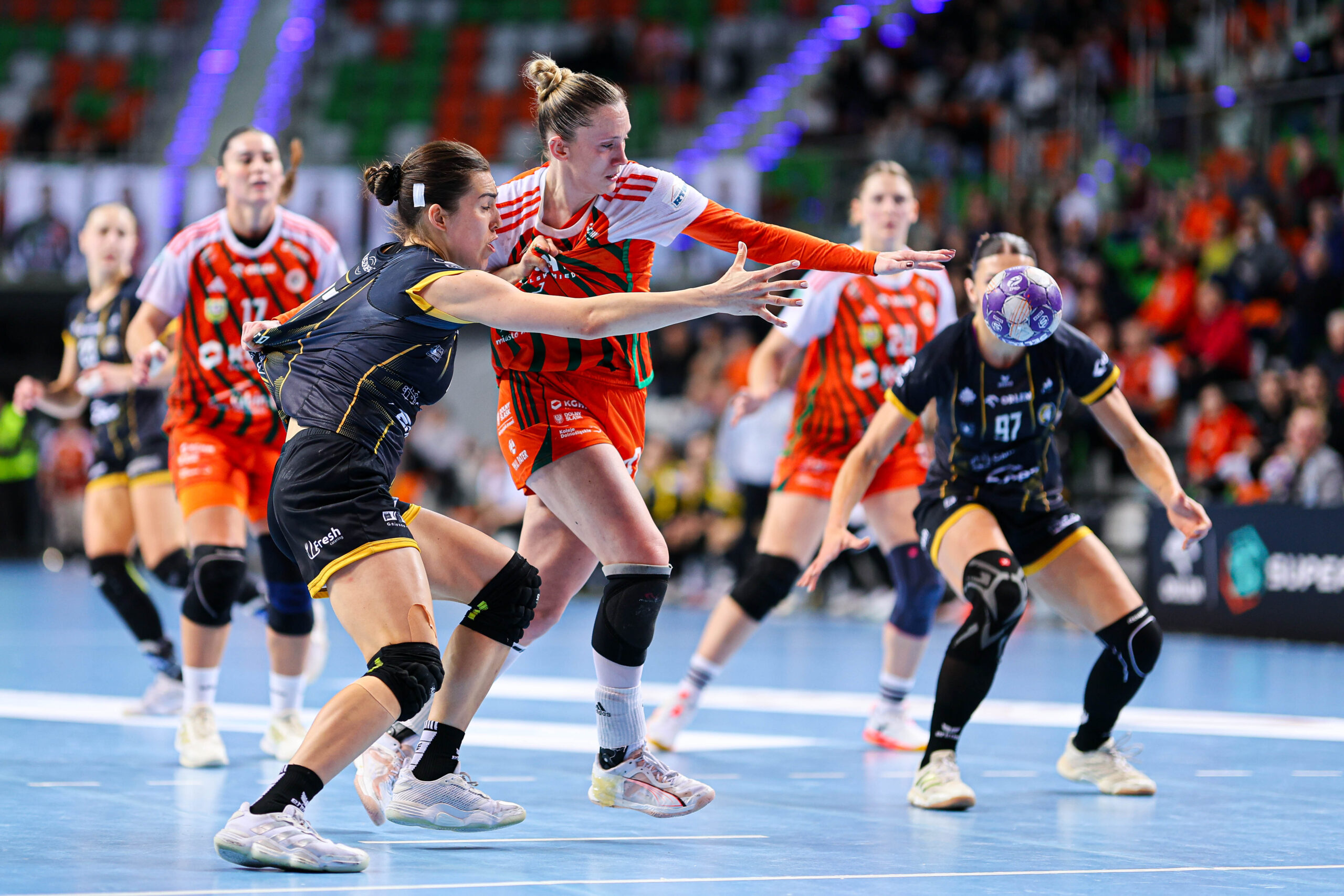 Gniezno podejmie niepokonanego lidera. Pszczoły chcą ugryźć Miedziowe