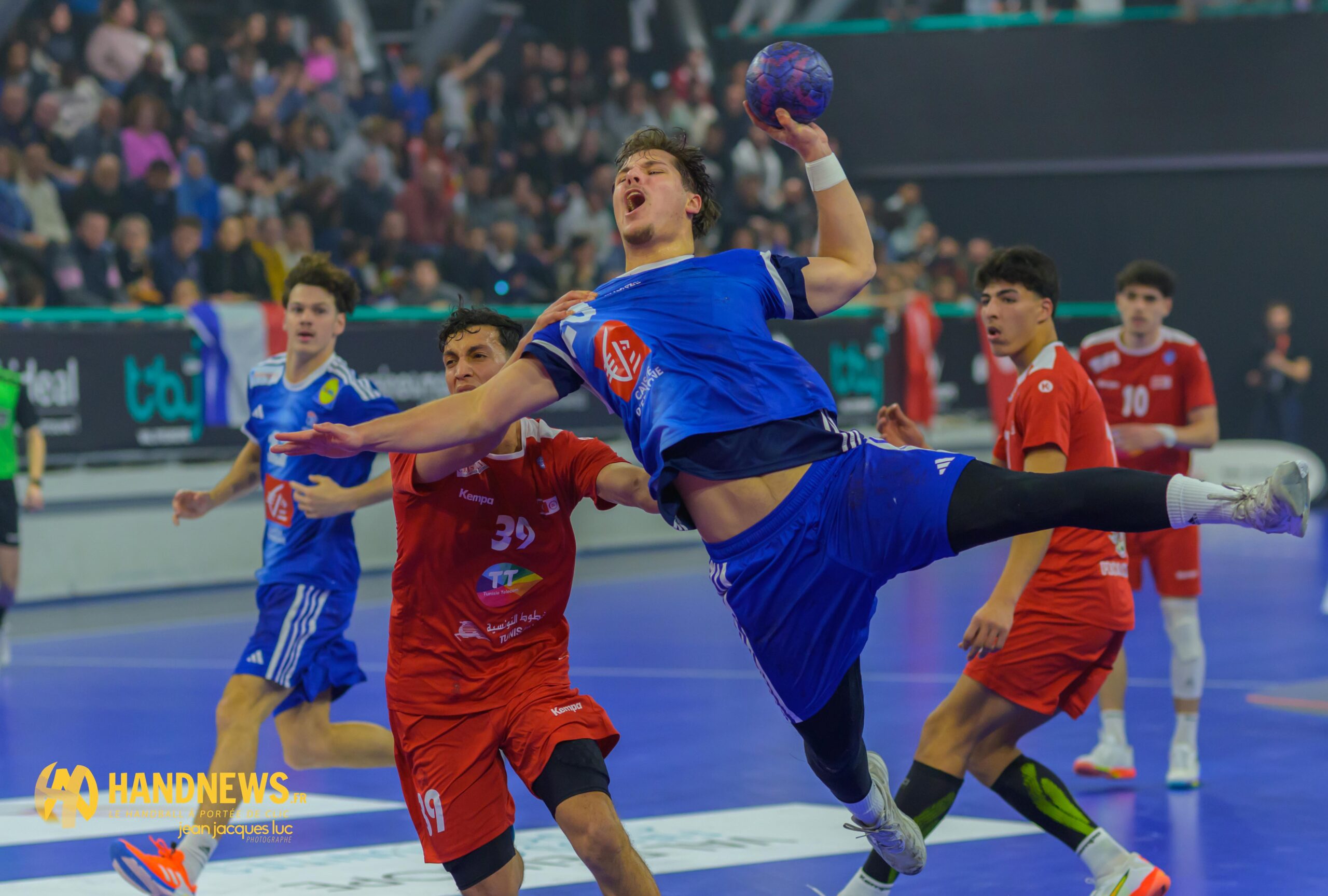 Młodzi Francuzi rozgromili Tunezję i zagrają w finale z Danią