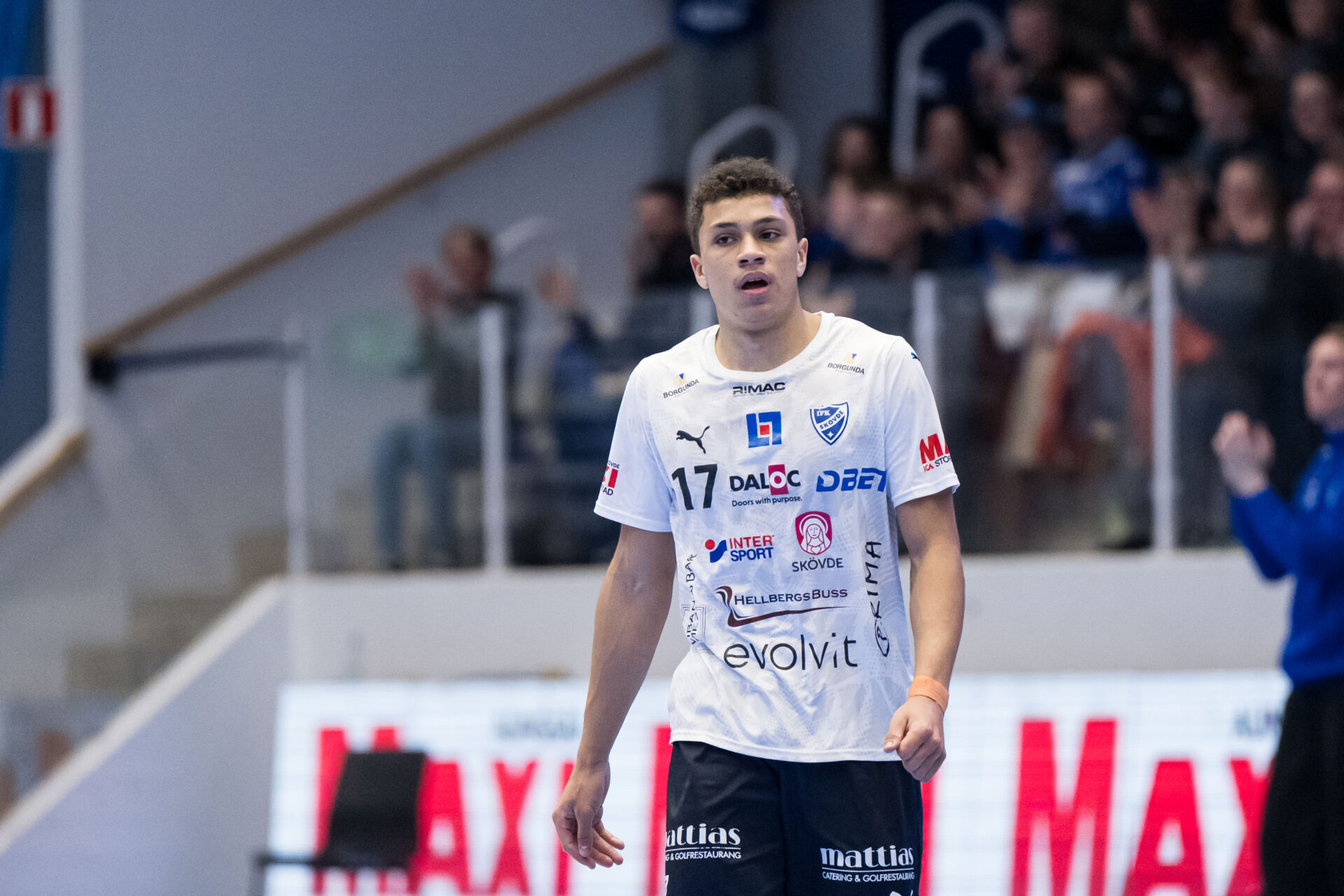 Bracia Mbumba po dwóch stronach boiska w szwedzkim Pucharze