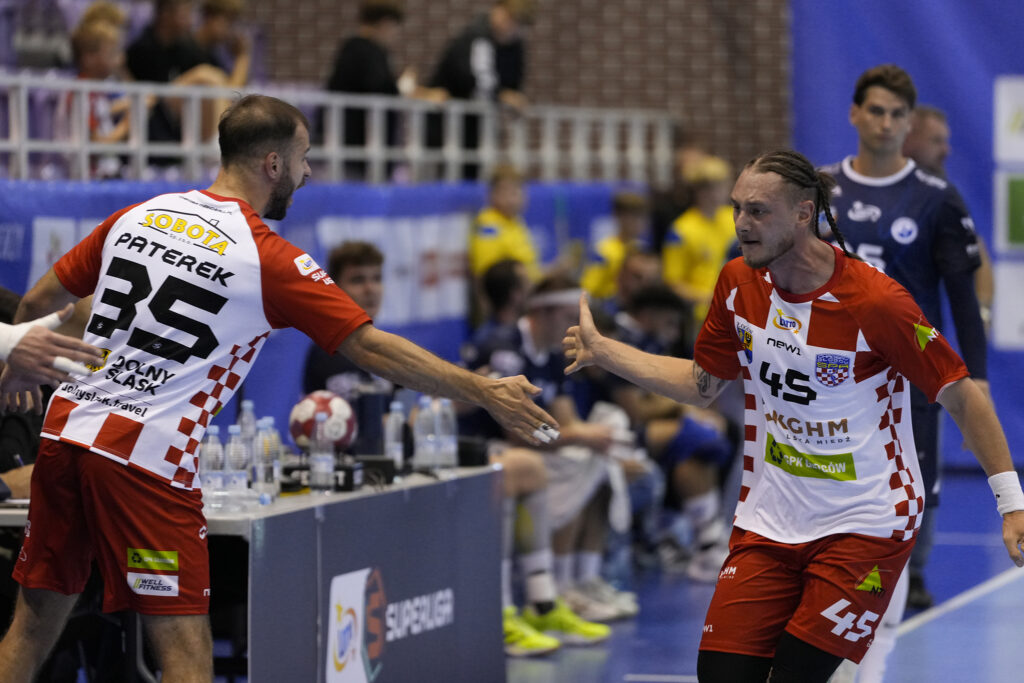 Komarzewski rzuca siedem goli na inaugurację! Chrobry pokonał Stal w Głogowie