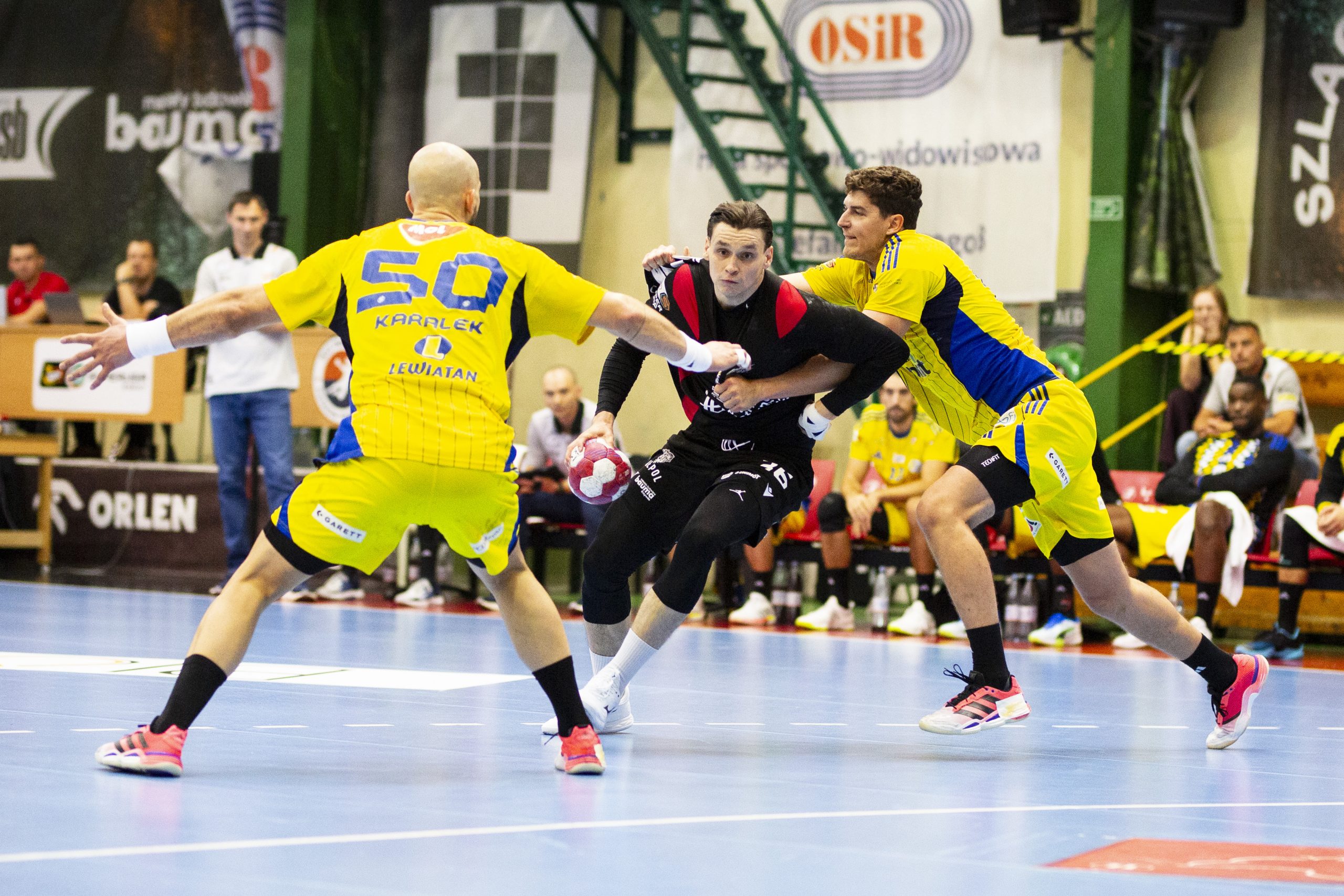 Industria Kielce rozgromiła Piotrkowianina 46:30 w hali Relax