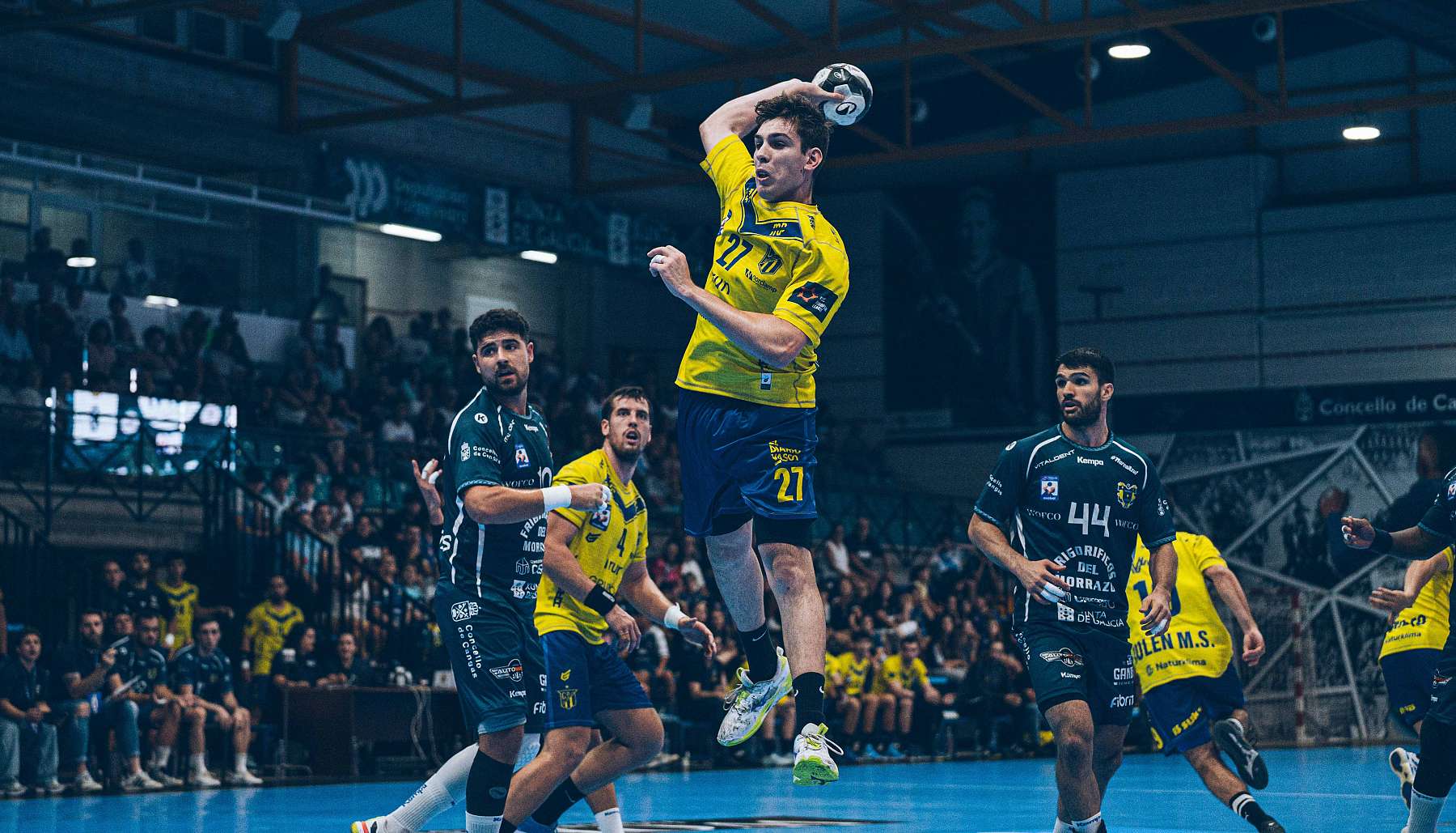 Niewiarygodny gol z autu w ostatniej sekundzie! Bidasoa Irun wygrywa na O Gatañal