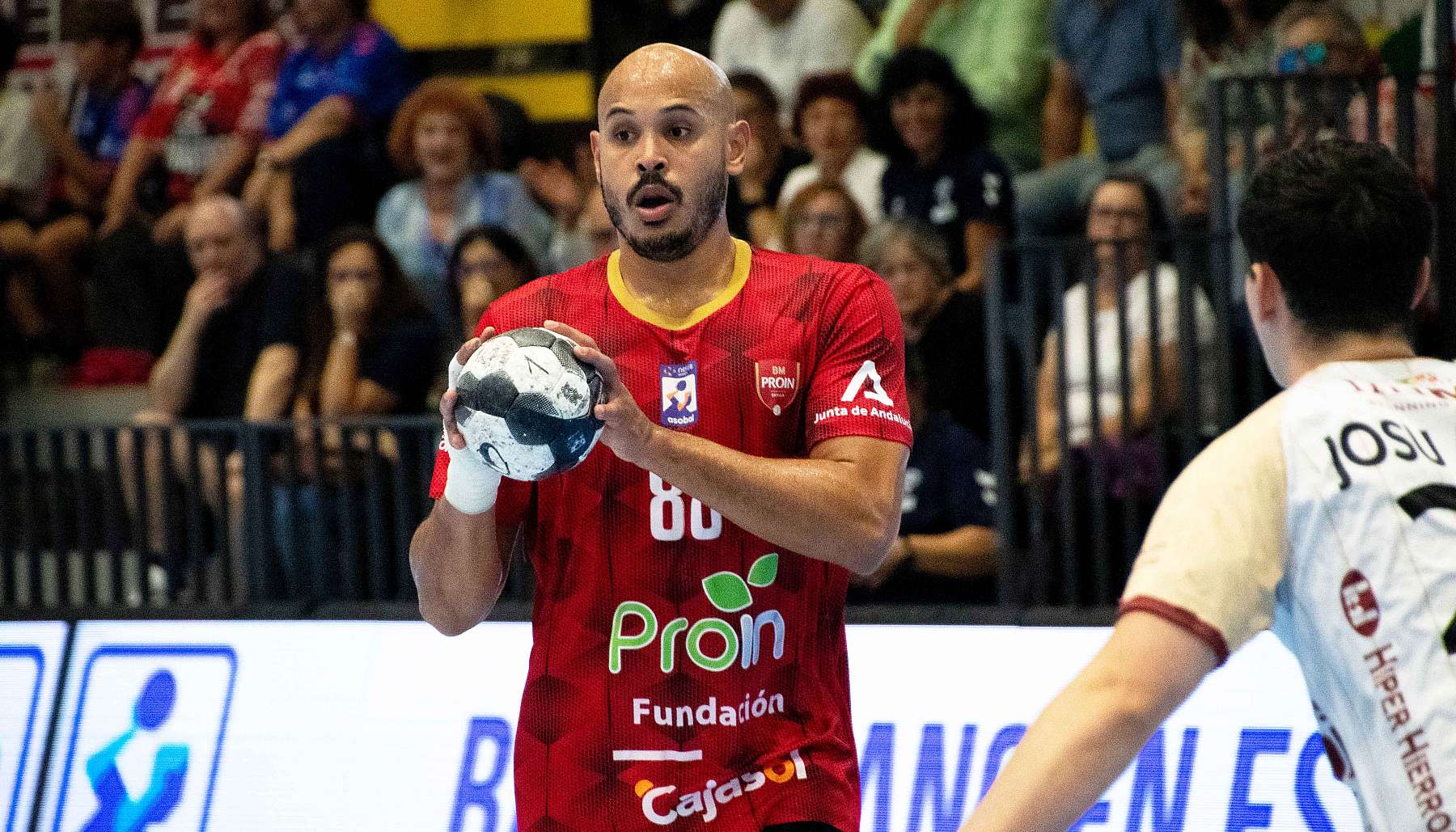 Sevilla wygrywa w ostatniej chwili z Navą 35:34 w lidze ASOBAL