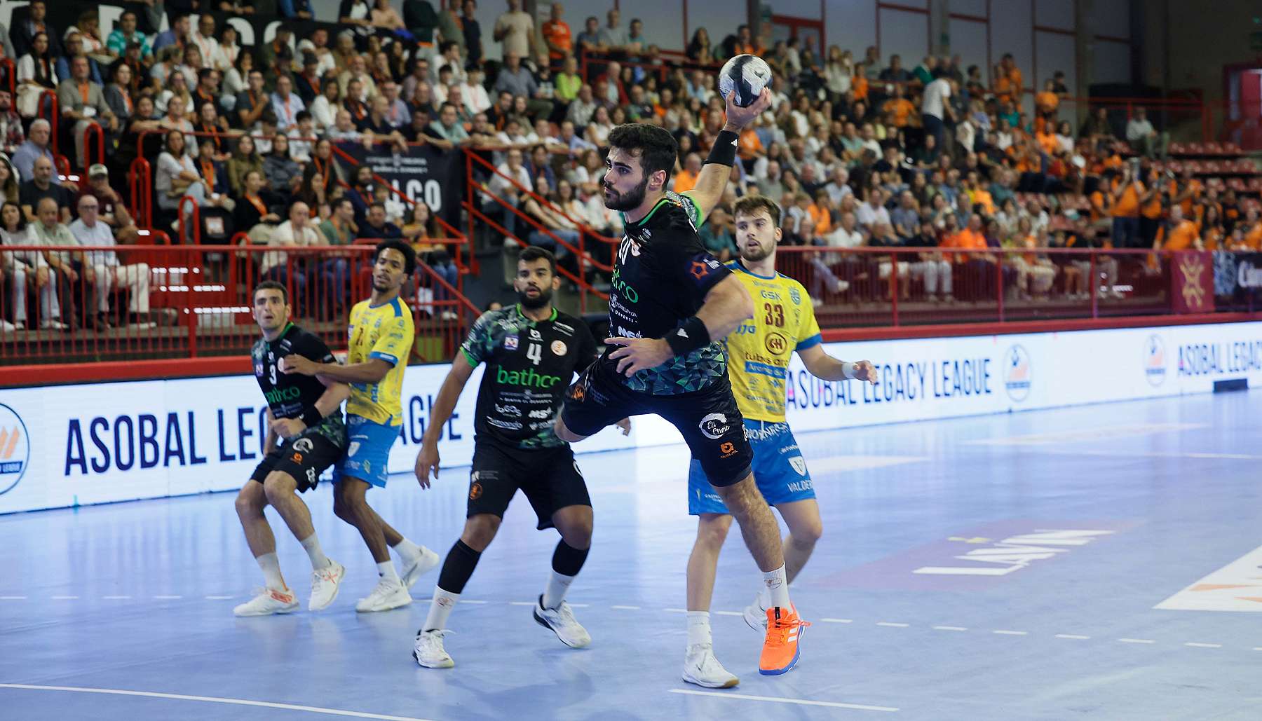Trzecia kolejka Ligi ASOBAL: Torrelavega nadal niepokonana, Sevilla wygrywa w ostatniej akcji